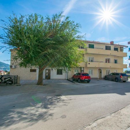 Apartment Zdravko Omiš Esterno foto
