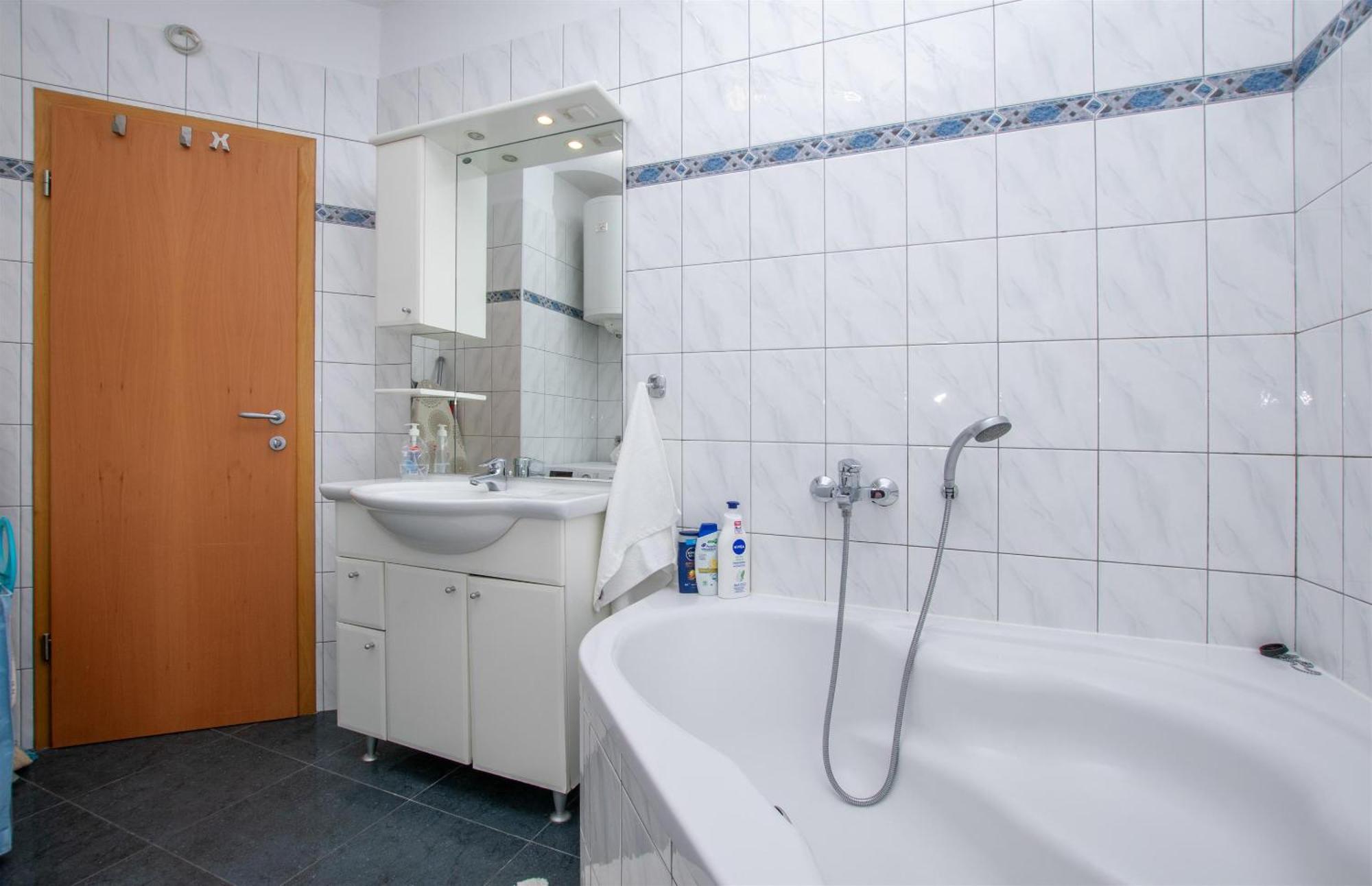 Apartment Zdravko Omiš Esterno foto