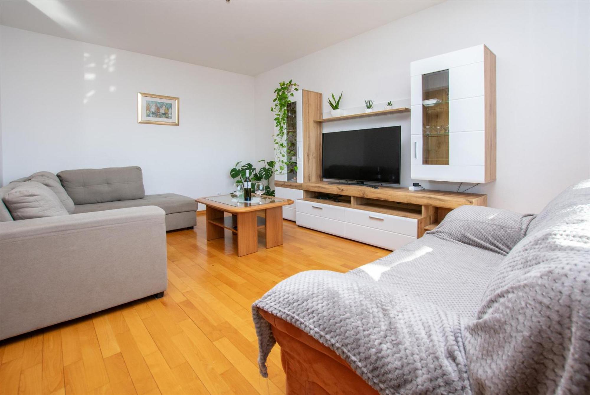 Apartment Zdravko Omiš Esterno foto