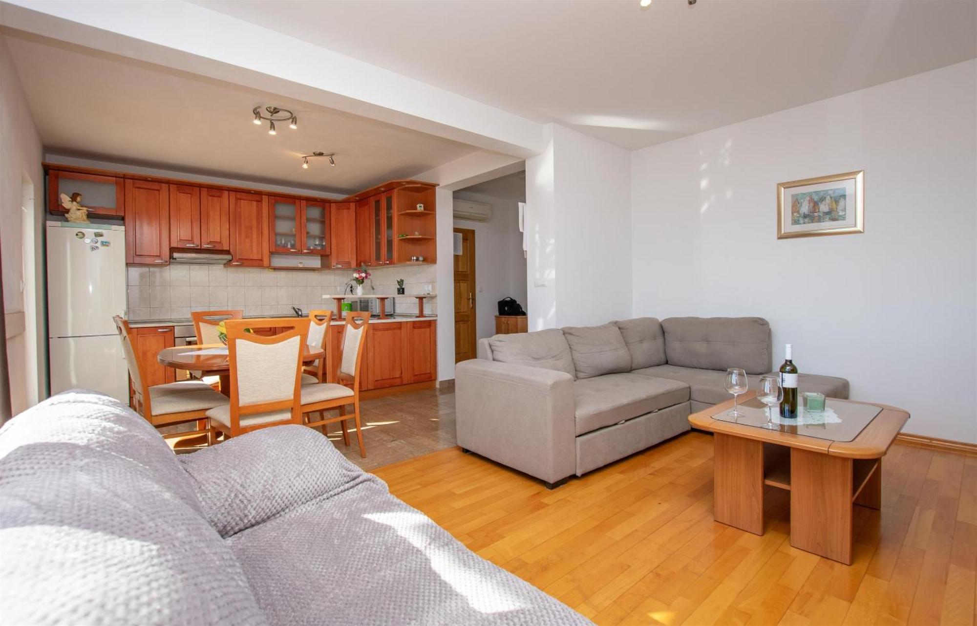 Apartment Zdravko Omiš Esterno foto