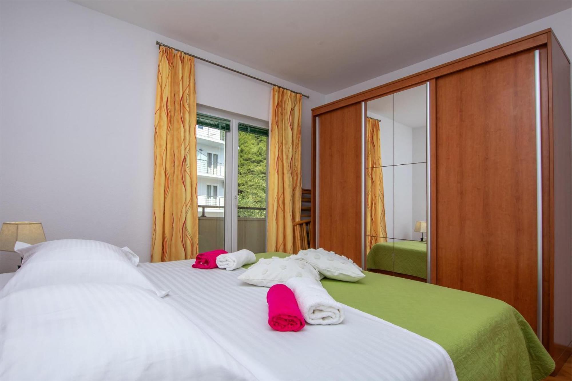 Apartment Zdravko Omiš Esterno foto
